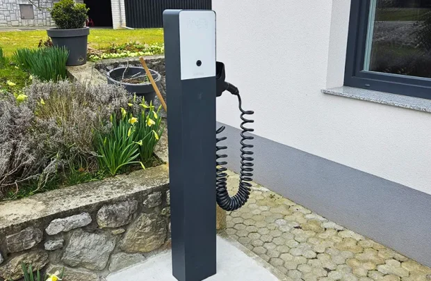 borne-de-recharge-voiture-electrique-parking.jpg